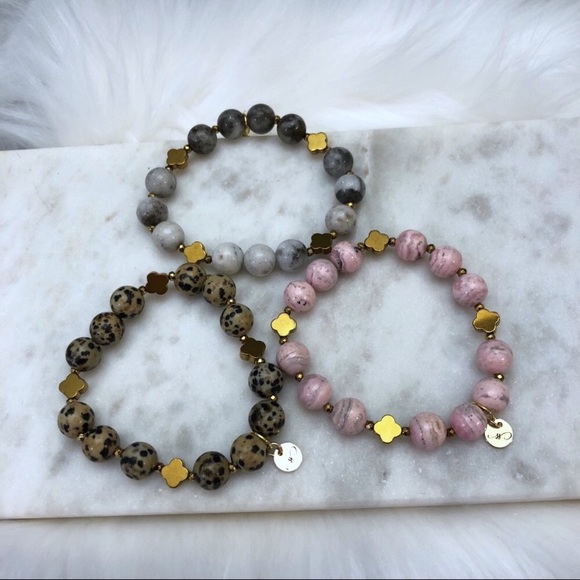 🎉5XHP🎉 LAST ONE Gray Jasper Bronze Clover Stretch Bracelet - Picture 2 of 4